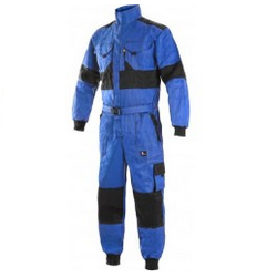 Kombinézy a pláště